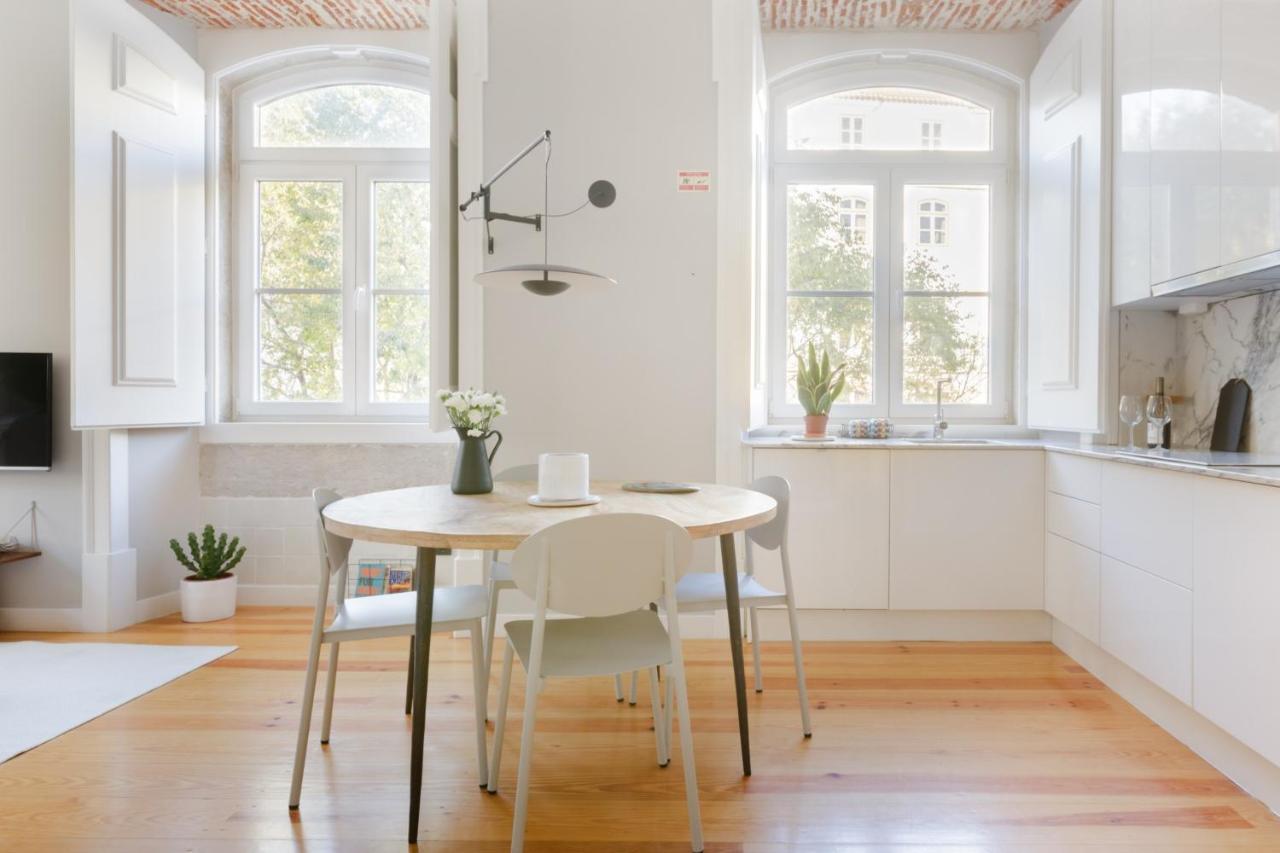Update Urban Chic Flat In 19Th Century Building 2 Bedrooms & 2 Bathrooms & Ac Central Alfama District Lisboa Eksteriør bilde