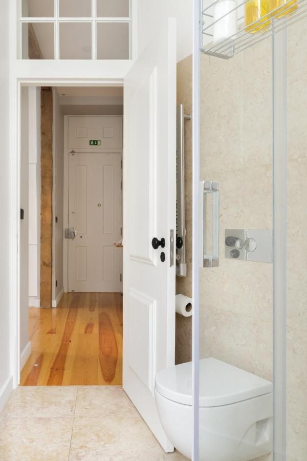 Update Urban Chic Flat In 19Th Century Building 2 Bedrooms & 2 Bathrooms & Ac Central Alfama District Lisboa Eksteriør bilde