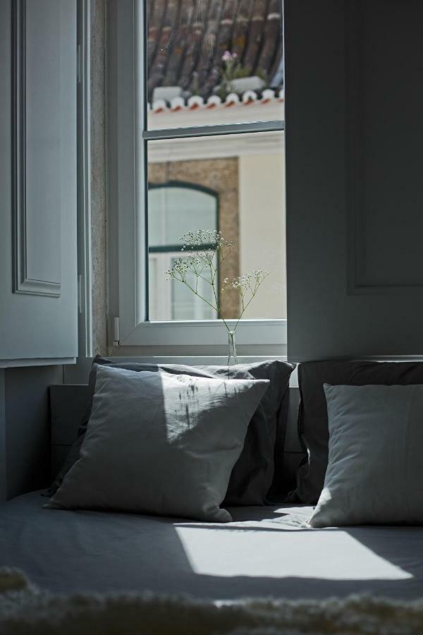 Update Urban Chic Flat In 19Th Century Building 2 Bedrooms & 2 Bathrooms & Ac Central Alfama District Lisboa Eksteriør bilde