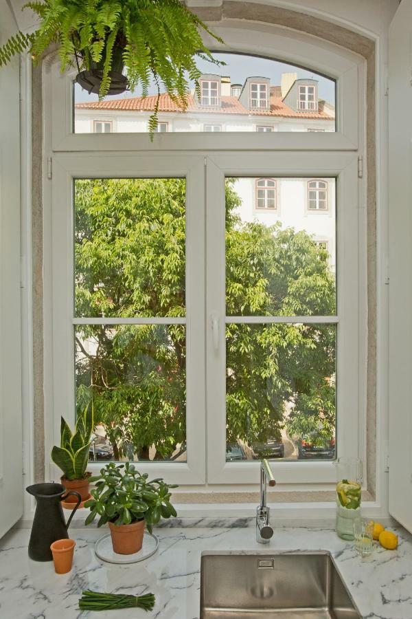 Update Urban Chic Flat In 19Th Century Building 2 Bedrooms & 2 Bathrooms & Ac Central Alfama District Lisboa Eksteriør bilde